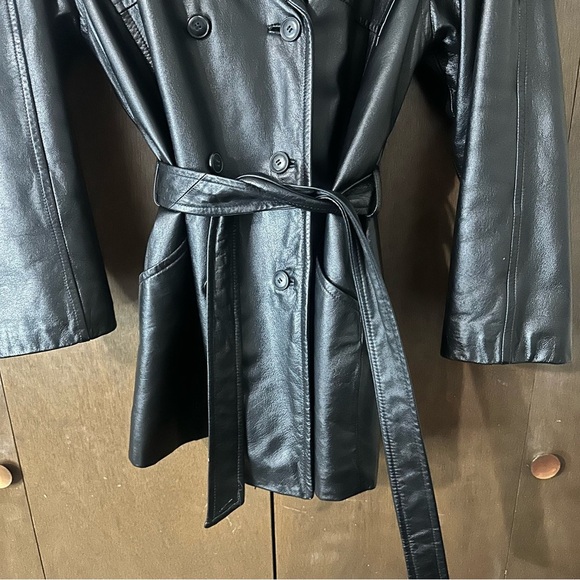 Danier Women's Sleek Black Button Leather Trench Waist Tie Coat Sz Medium - Picture 4 of 15
